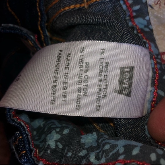 Levi's Dark Blue woman’s Jean capris with slit inside. - new or like new - Picture 4 of 10